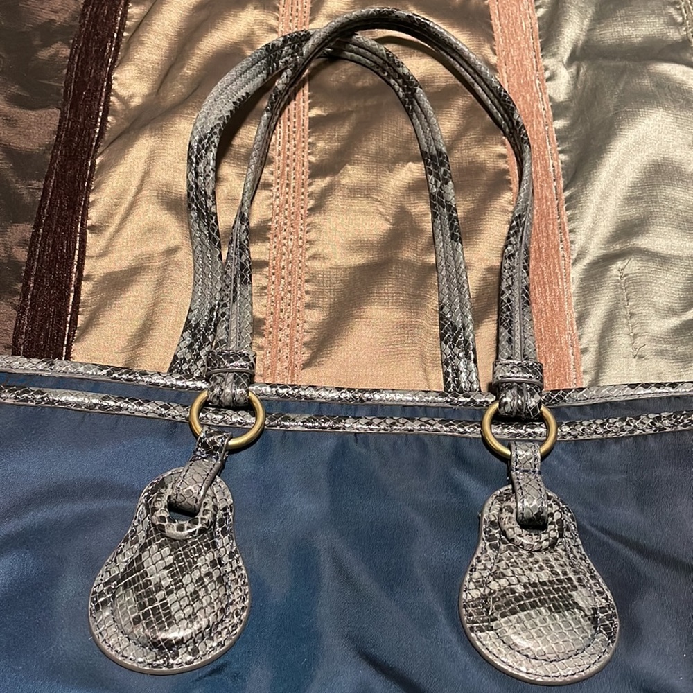 Tumi Shoulder Bag - Picture 2 of 8